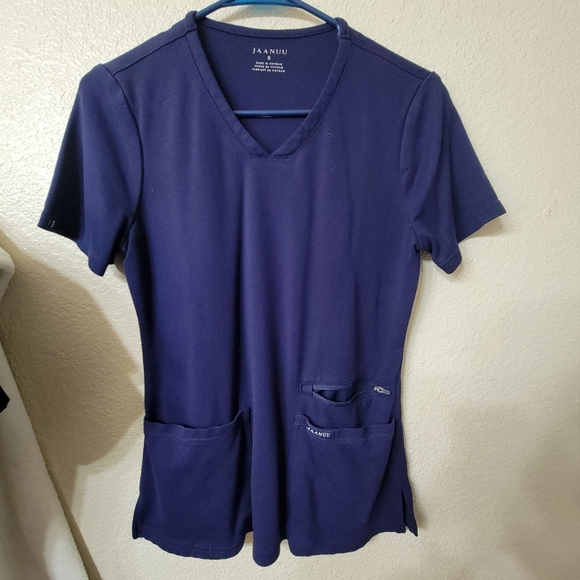 Like New Jaanuu Scrub Top! Size Small. Navy! Pockets! - Picture 1 of 2
